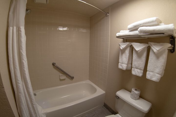 Room 32 of 66