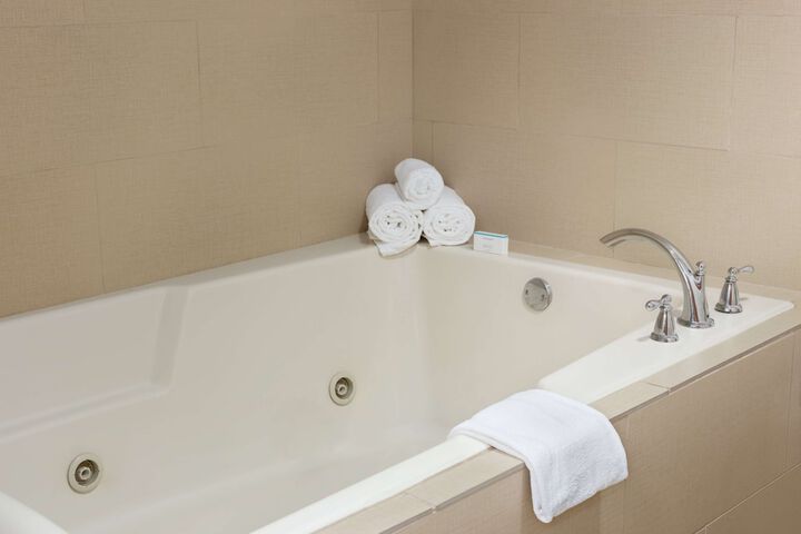 Hampton Inn & Suites Manchester-Bedford