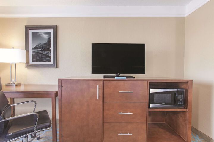 Room 10 of 25