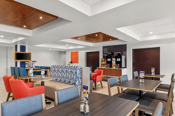 Holiday Inn Express & Suites Vandalia by IHG