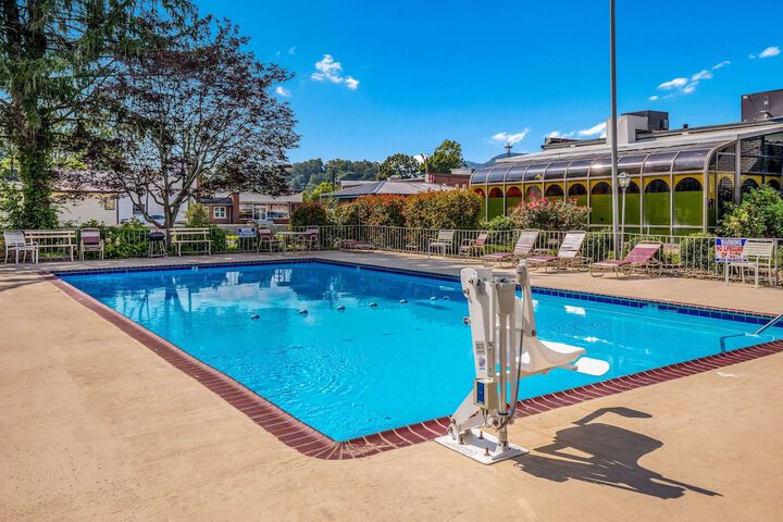 Pool 4 of 27