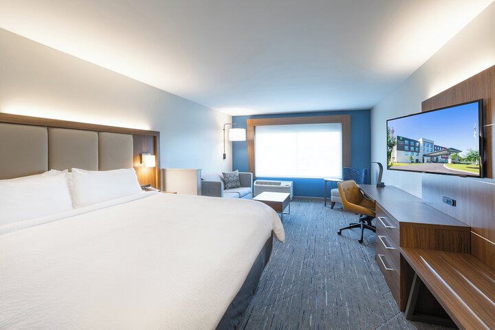Holiday Inn Express & Suites Greenwood Mall by IHG