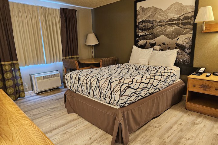 Room 10 of 16