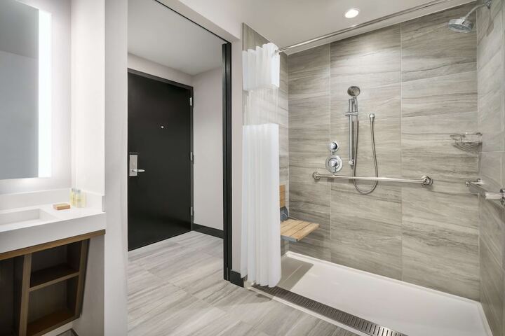 Room 8 of 25