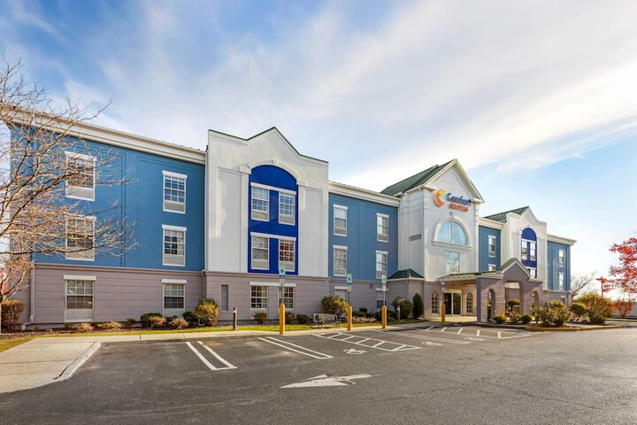 Comfort Suites East Brunswick - South River