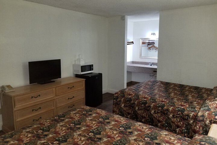 Room 18 of 28