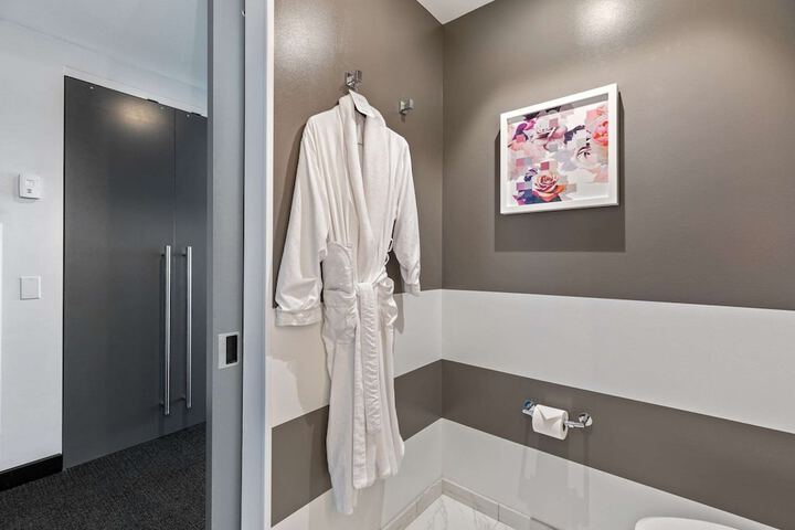 The Rose Chicago Tapestry Collection by Hilton