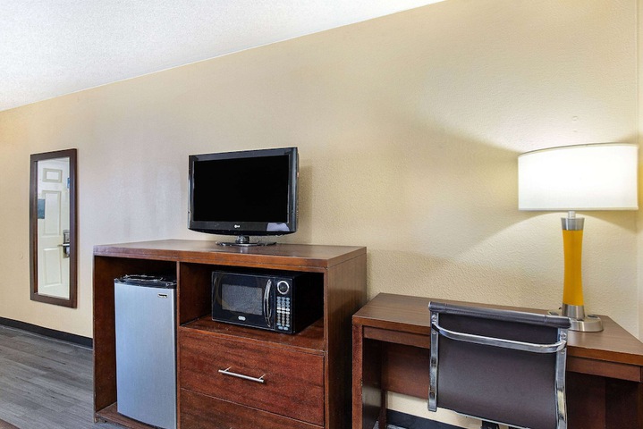 Room 26 of 38