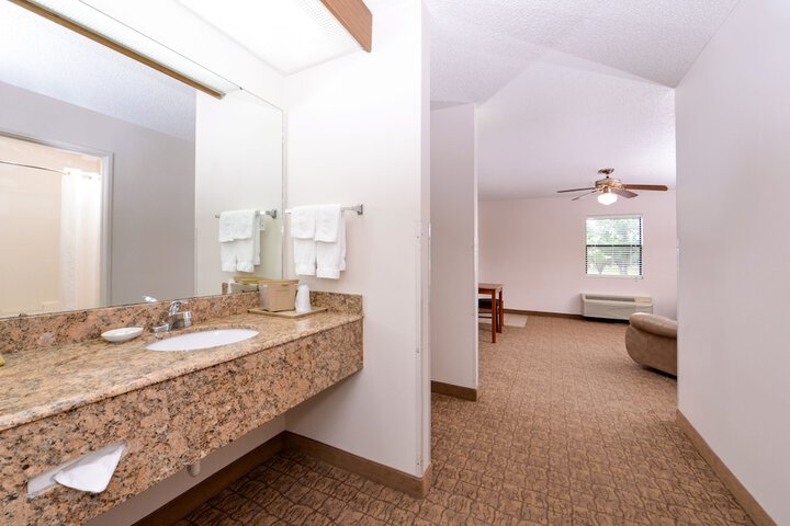 Briarwood Inn of Geneva