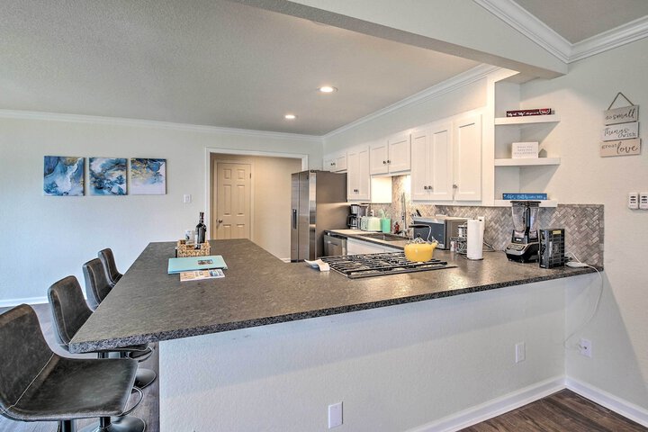 Boat Dock & Kayaks: Waterfront Hot Springs Home!