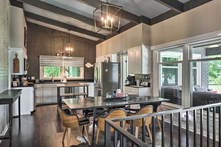 Chic Family-friendly Home With Outdoor Oasis!