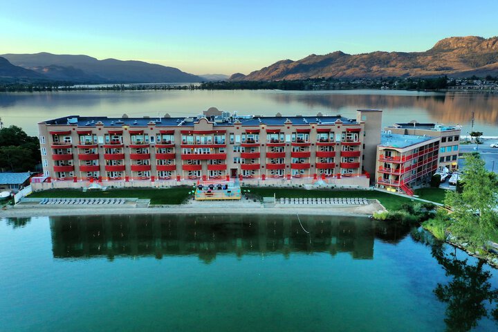 Holiday Inn Hotel & Suites Osoyoos by IHG