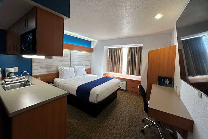 Room 17 of 34