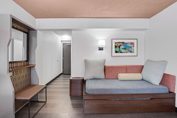 Room 27 of 52
