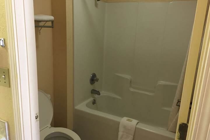 Room 32 of 34