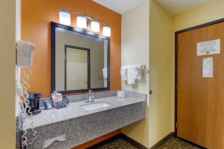Room 16 of 39