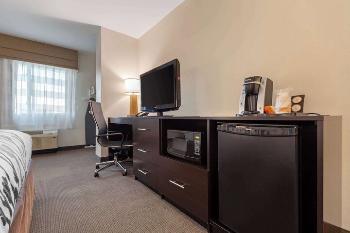 Room 27 of 65