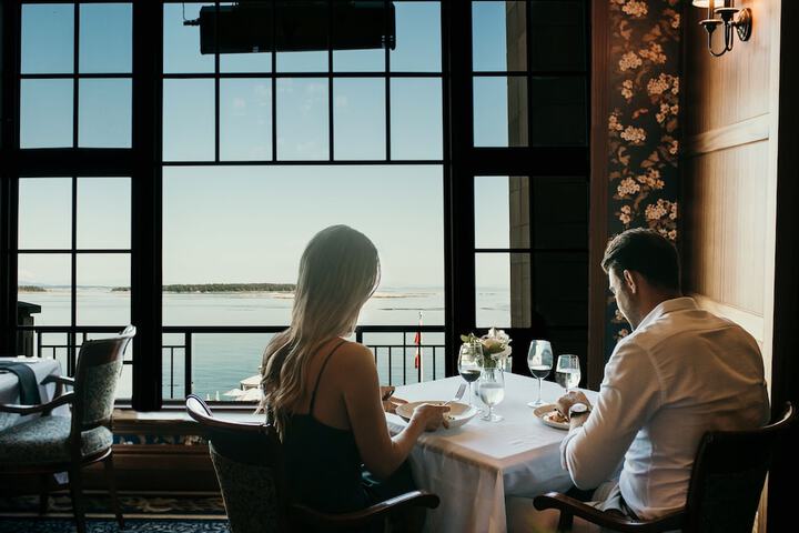 Oak Bay Beach Hotel