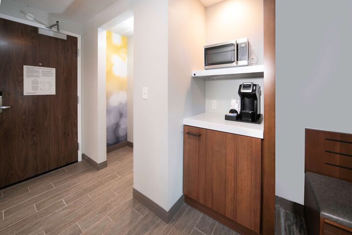 Room 17 of 37