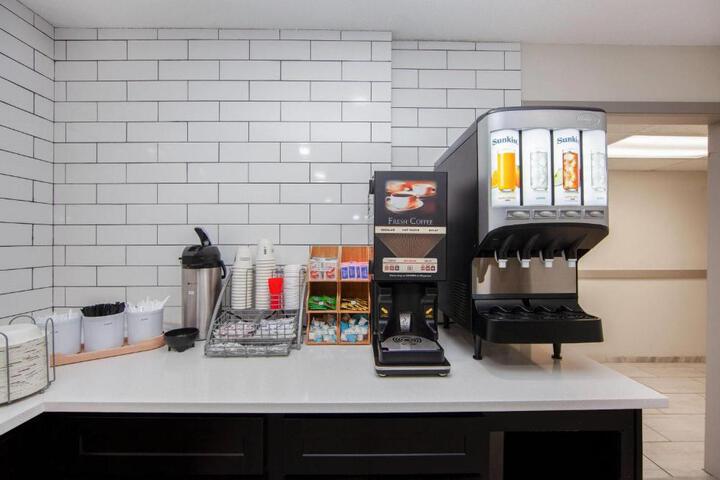 Super 8 by Wyndham Marston