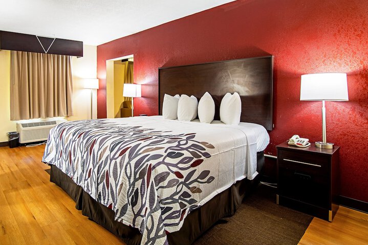 Red Roof Inn & Suites Greenwood SC