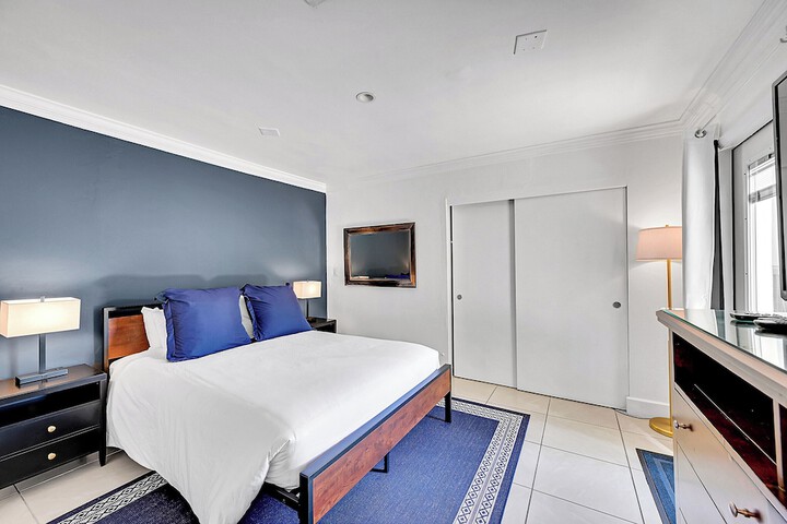 Inn on the Drive ( Adults Only)