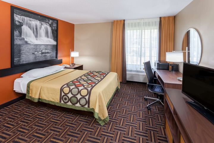 Room 14 of 16