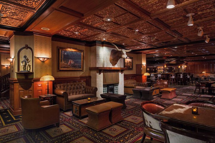 Lounge 93 of 107