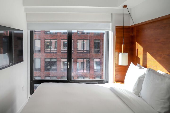 Room 34 of 143