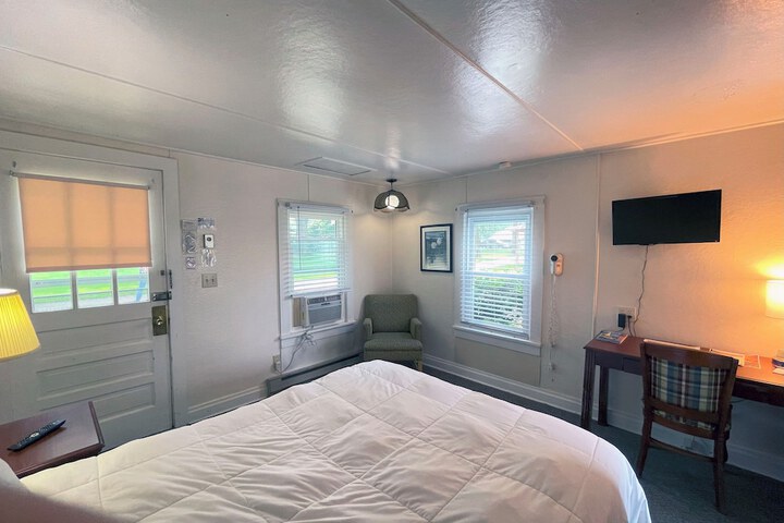 Room 93 of 104