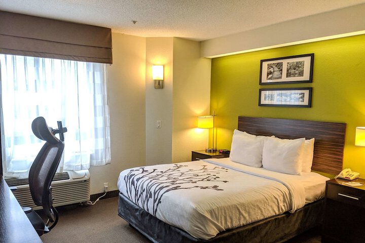 Room 13 of 30
