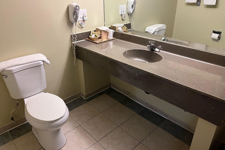 Room 18 of 28
