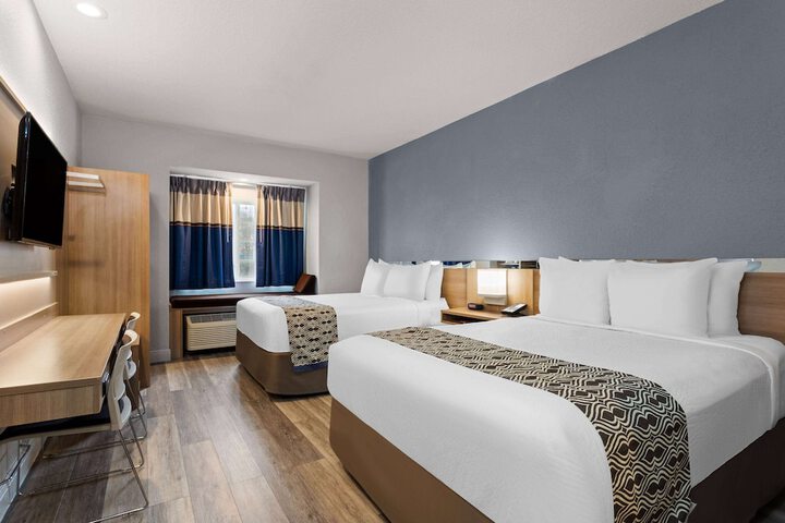 Microtel Inn & Suites by Wyndham Zephyrhills