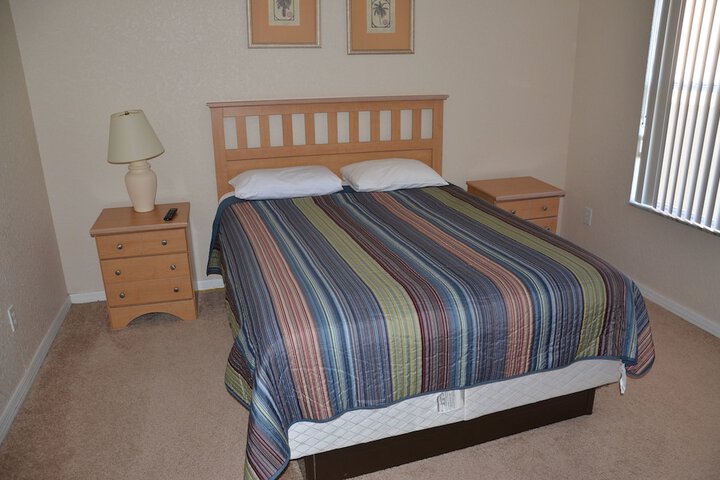 Room 5 of 9