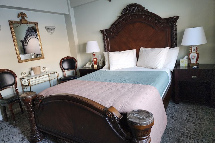 Lowell Inn