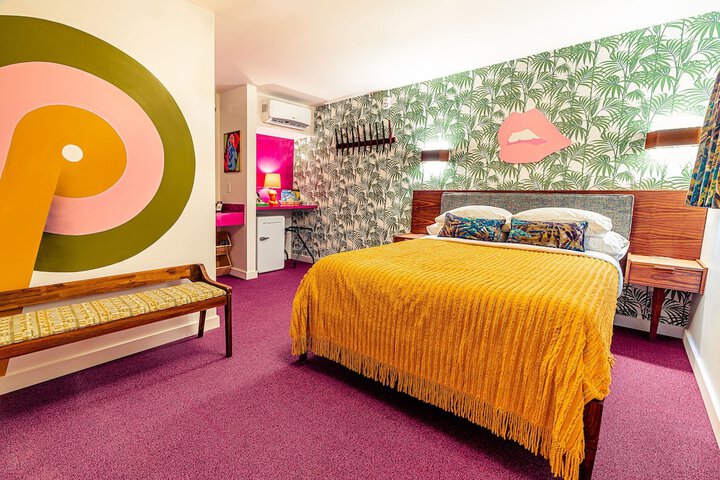 Room 16 of 19