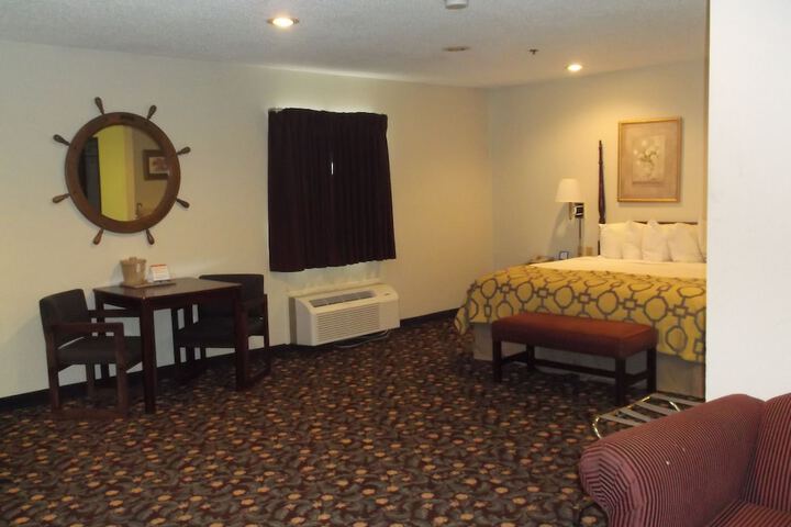 Room 10 of 36