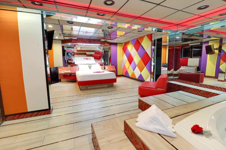 Hollywood Motel