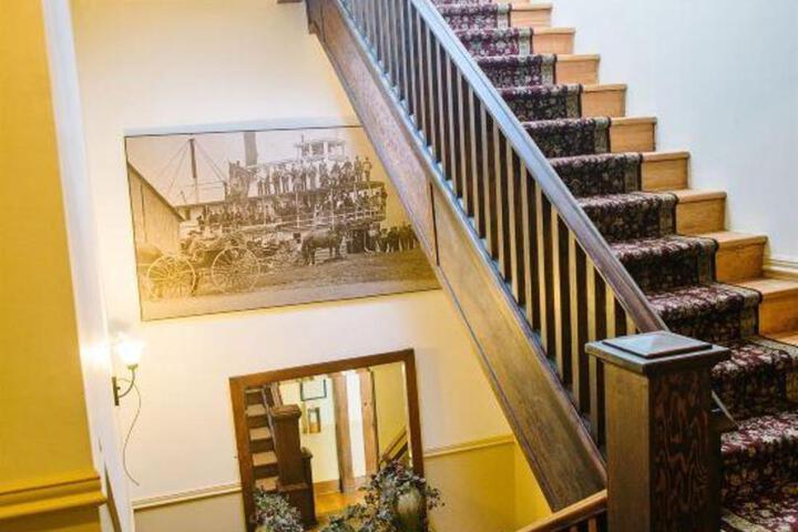 Royal Hotel Chilliwack