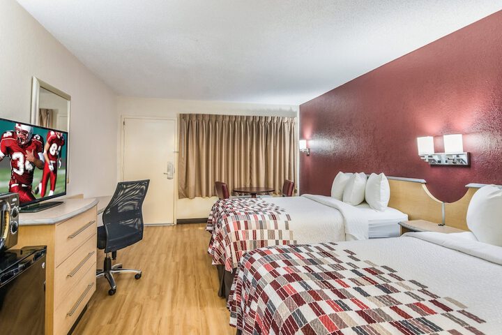 Room 27 of 40