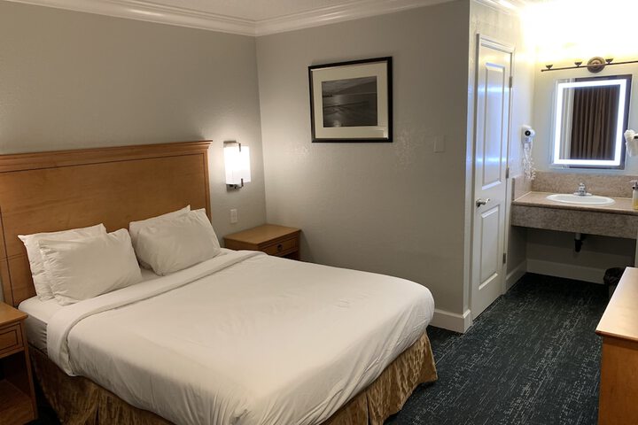 Room 34 of 40