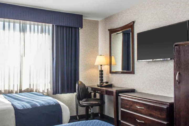 Paramount Inn