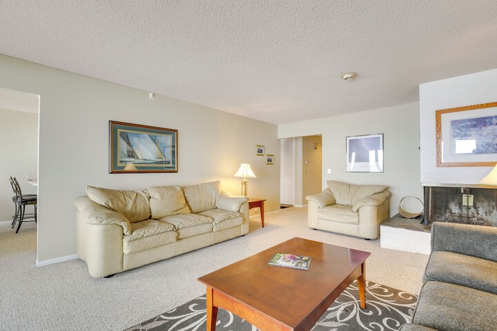 Lincoln City Condo: Pool Access Walk to Beach!