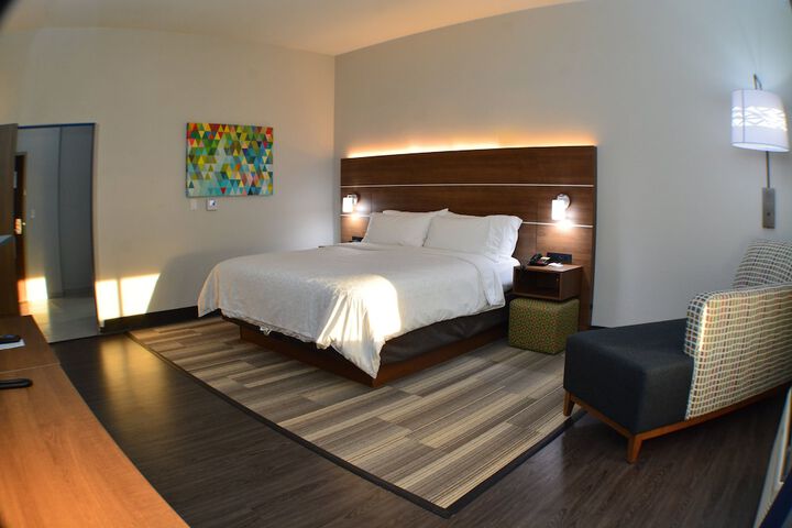 Room 9 of 42