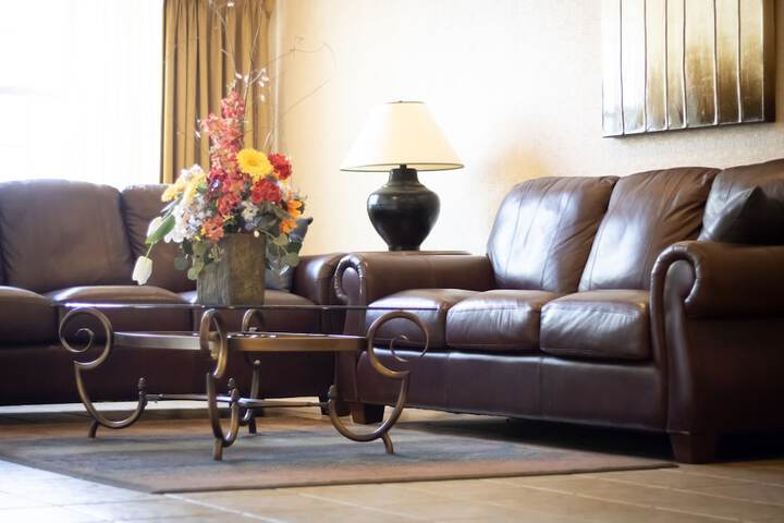 Monument Inn & Suites
