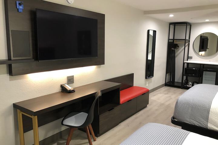 Room 21 of 28
