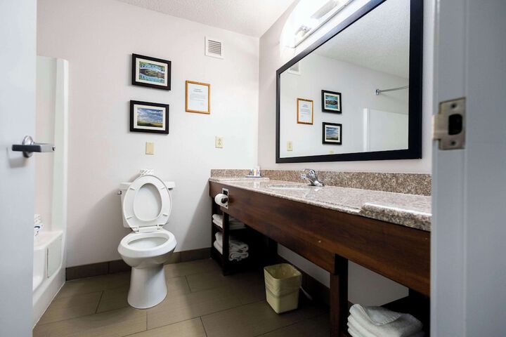 Room 30 of 107