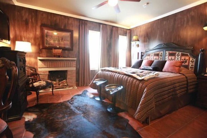 Room 28 of 70