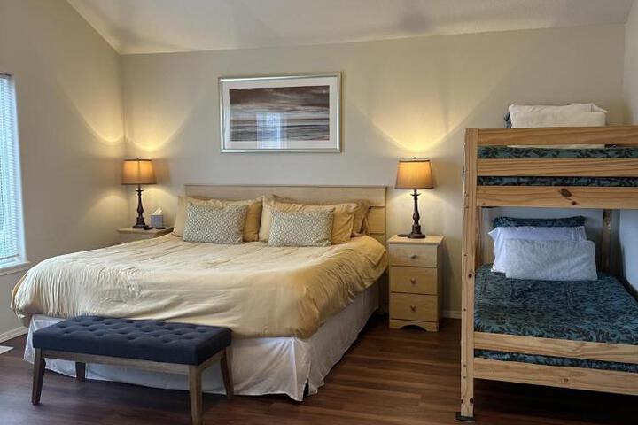Gearhart Lakefront Vacation Rental
