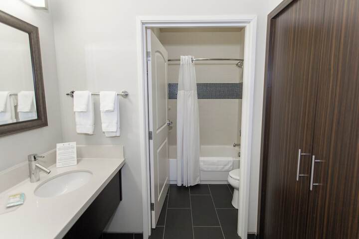 Staybridge Suites Bowling Green by IHG